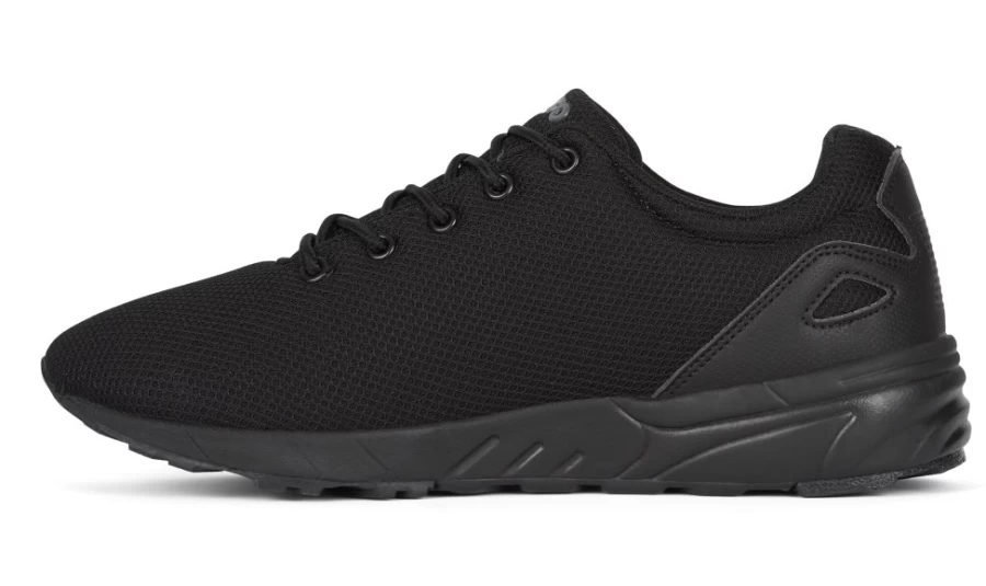 Umbro Men's Classic Cup Tech Trainers in Black & Grey - Retro Football Shoes