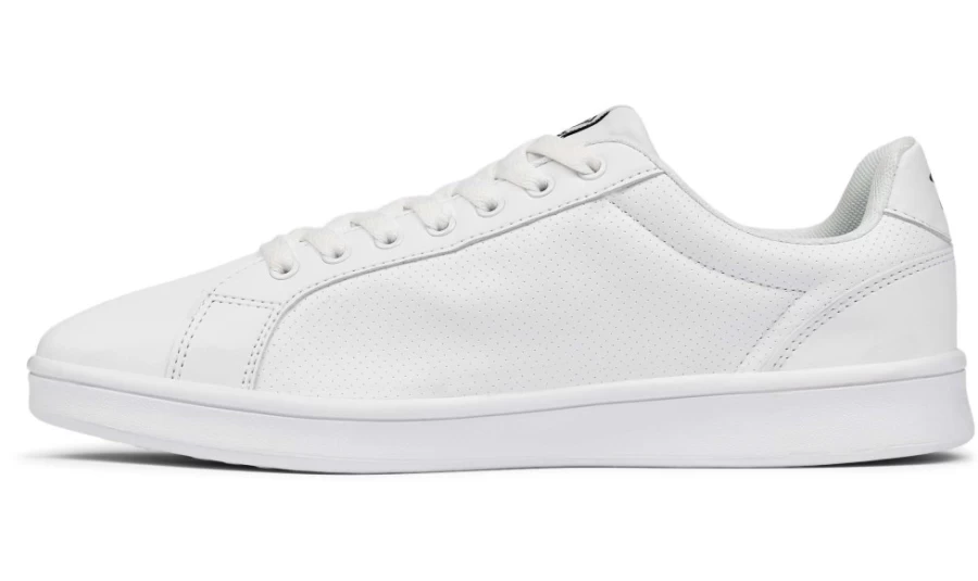 Umbro Women's Classic Cup Perf Trainers in White & Black - Retro Football-Inspired Sneakers