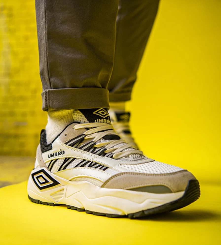 Umbro Neptune Le Men's Sneakers in White, Black & Nimbus Cloud