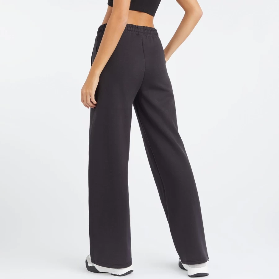 Umbro Women's Core Sweatpants - Black / Black Athletic Joggers for Comfort & Style
